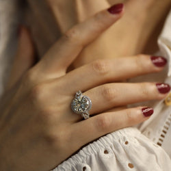 Solitaire diamant 3,53 Cts L - VVS2 (HRD) en or gris 18 Cts. Taille 52 - 53. - Castafiore