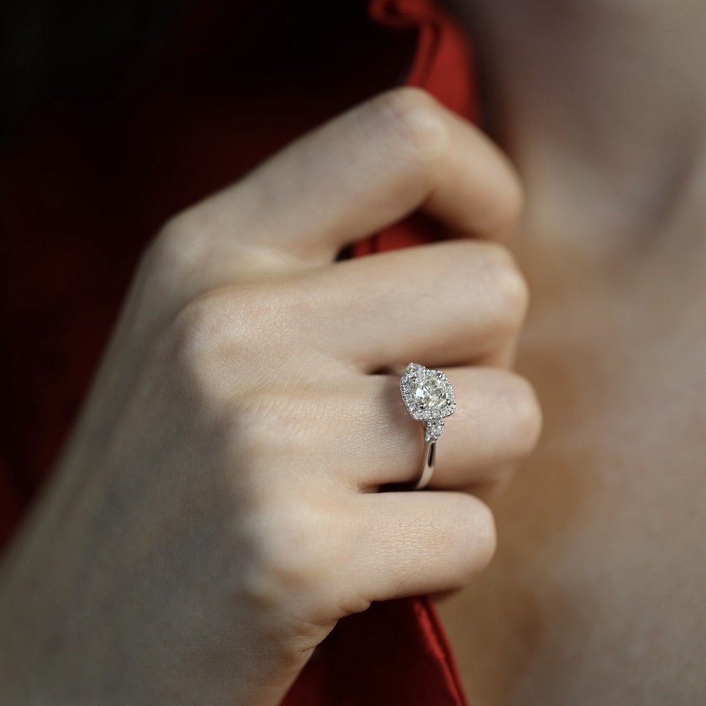 Solitaire Diamant taille Coussin de 0,94 Cts K - VS2. Platine. Taille 52. - Castafiore