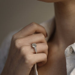 Solitaire en or gris 18K avec diamant brillant de 1,73 ct H - SI2 (HRD) - Castafiore