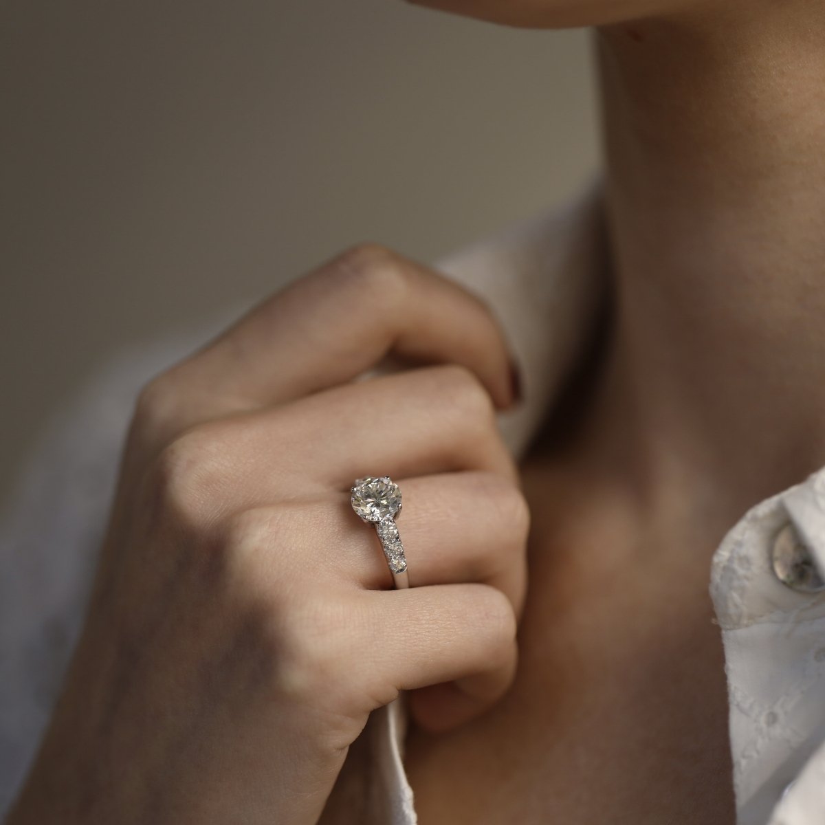 Solitaire en or gris 18K avec diamant brillant de 1,73 ct H - SI2 (HRD) - Castafiore