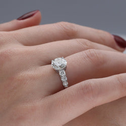 Solitaire en or gris 18K avec diamant brillant de 1,73 ct H - SI2 (HRD) - Castafiore