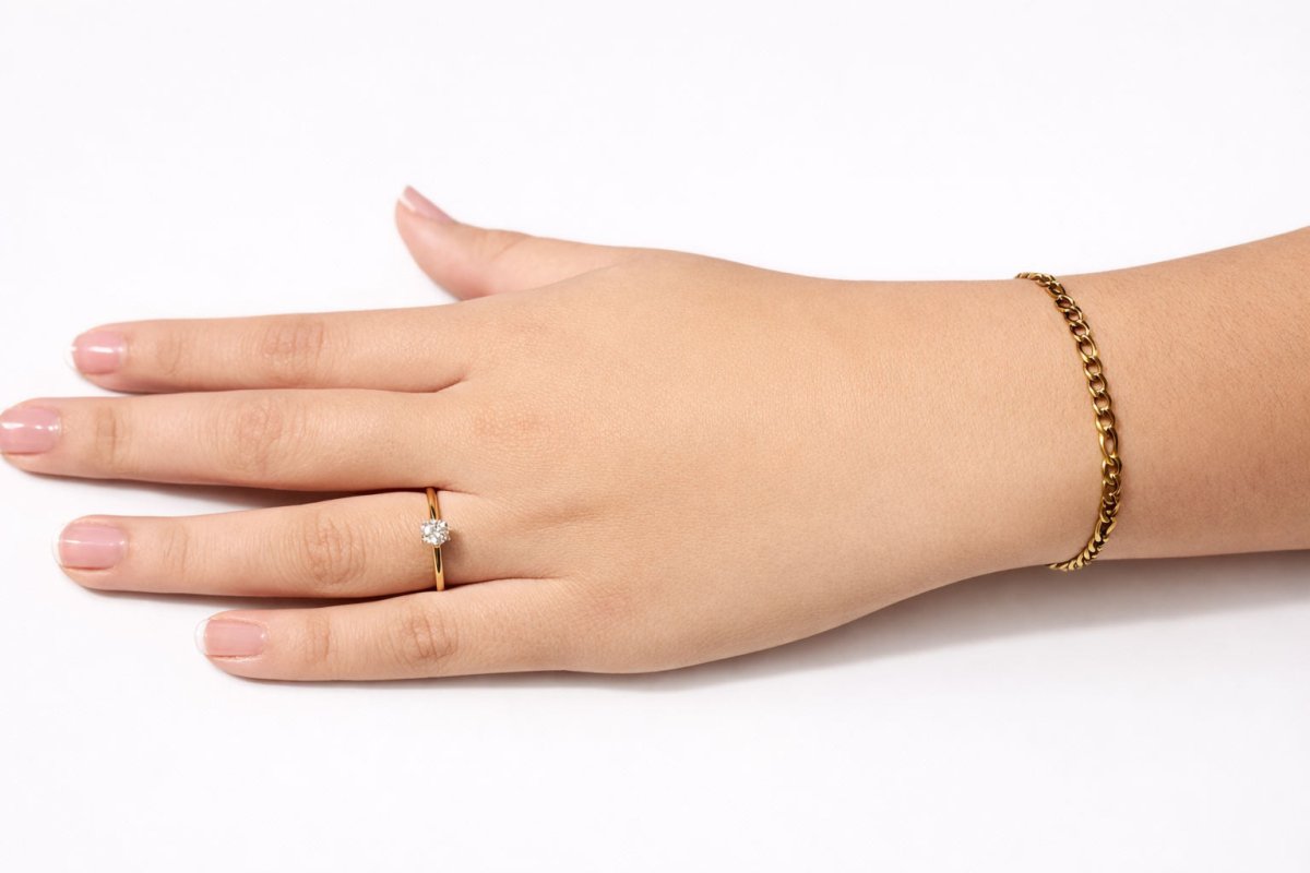 SOLITARIO EN ORO AMARILLO CON DIAMANTE NATURAL - Castafiore