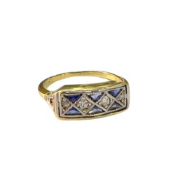 SORTIJA ART DECO EPOCA 1920 - 1925 de ORO 18 kts y PLATINO con DIAMANTES y ZAFIROS - Castafiore