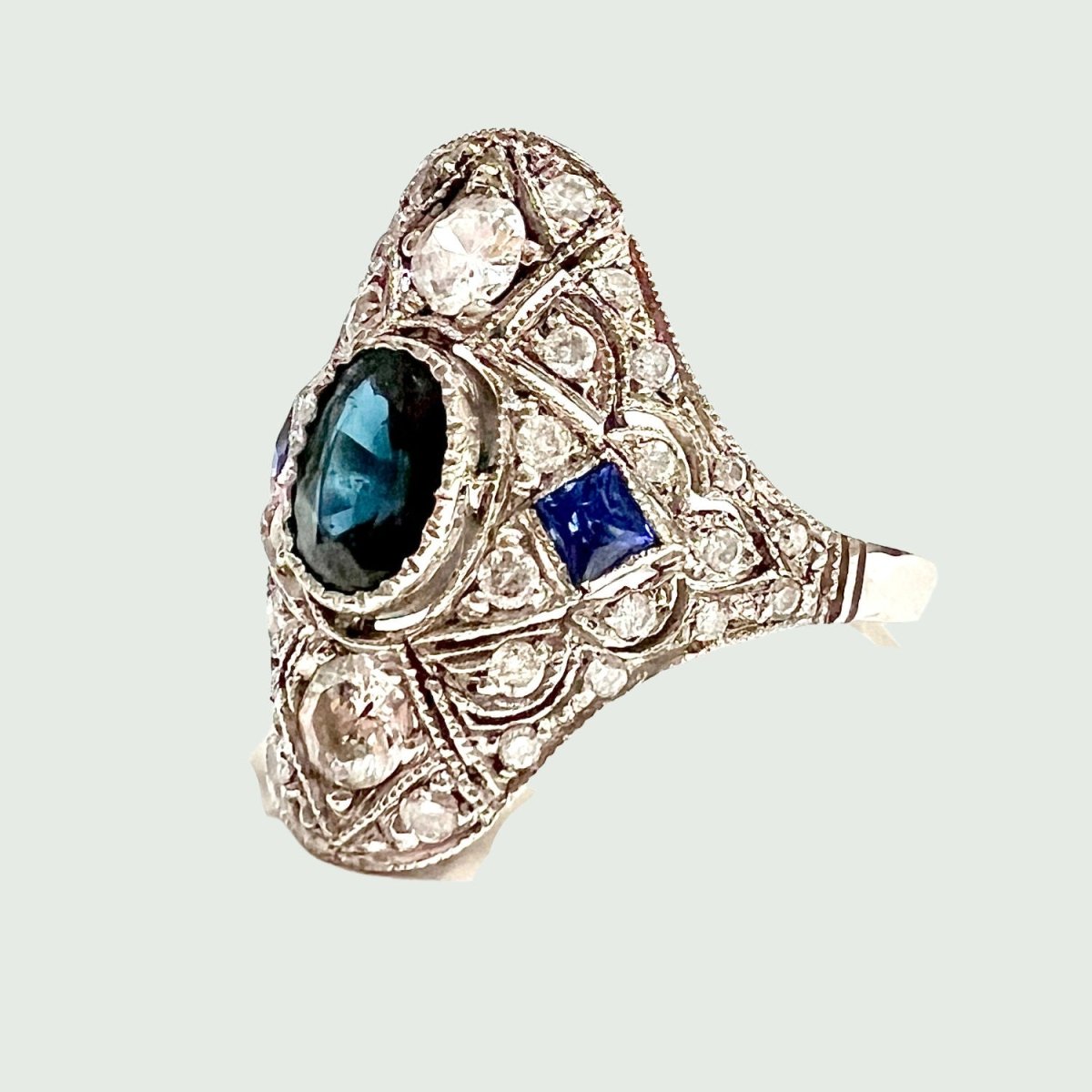 SORTIJA de PLATINO ESTILO ART DECO con ZAFIRO y DIAMANTES - Castafiore