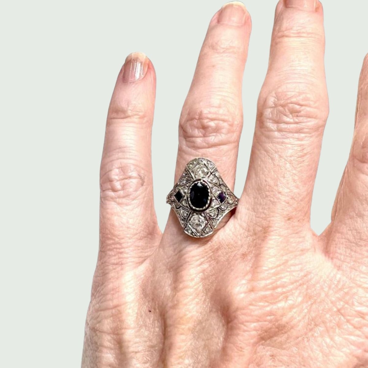 SORTIJA de PLATINO ESTILO ART DECO con ZAFIRO y DIAMANTES - Castafiore