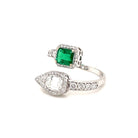 Summer Certified Colombian Emerald Diamond Bypass Gold Ring (bague en or à contournement d'émeraude colombienne certifiée) - Castafiore