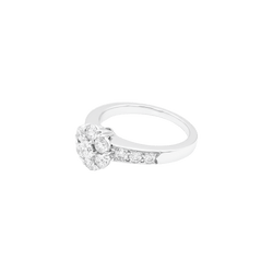 Bague Van Cleef & Arpels, "Fleurette", or blanc et diamants.