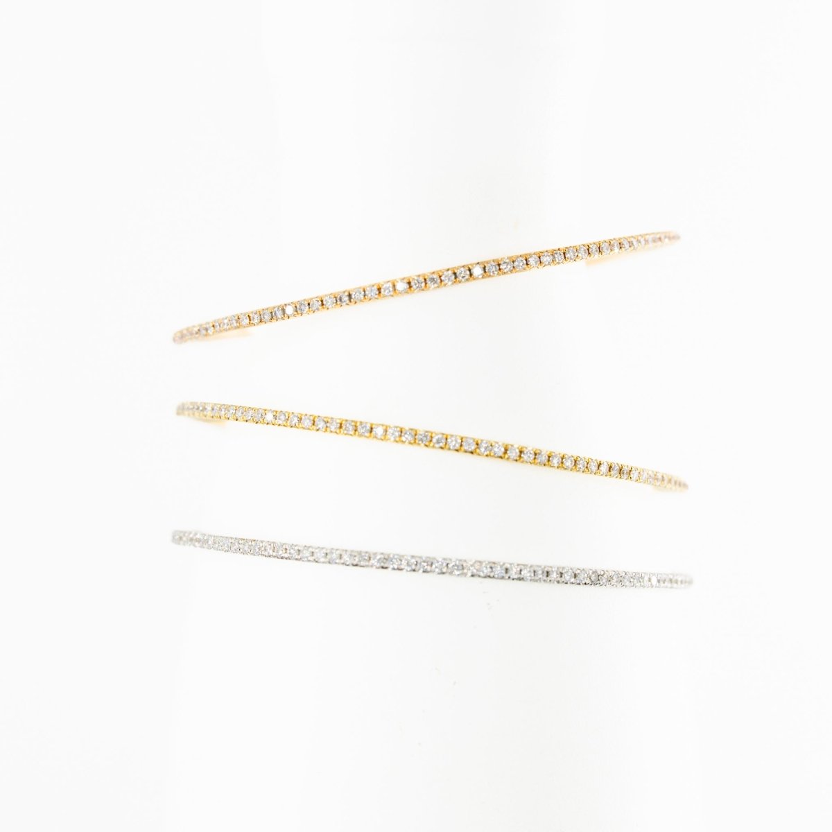 Trois bracelets Joncs en or blanc, or jaune, or rose et diamants - Castafiore