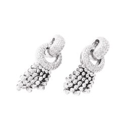 Boucles d'oreilles pendantes, or blanc et diamants.