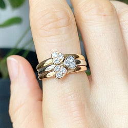 VAN CLEEF & ARPELS Bague trois cœurs en or trois couleurs 18k - Castafiore