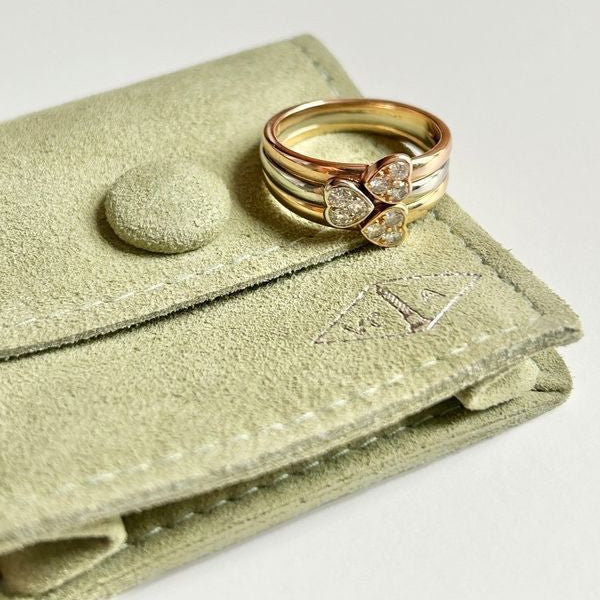 VAN CLEEF & ARPELS Bague trois cœurs en or trois couleurs 18k - Castafiore