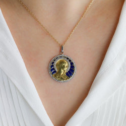 VERNON Médaille Art Nouveau émail plique - à - jour or jaune diamants - Castafiore