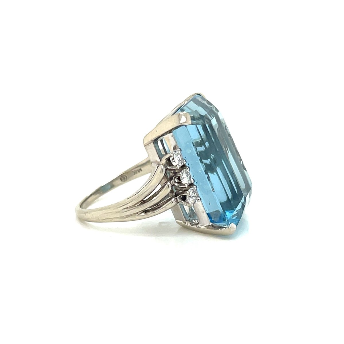 Vintage 25 Carat Santa Maria Aquamarine Diamond Gold Ring - Castafiore