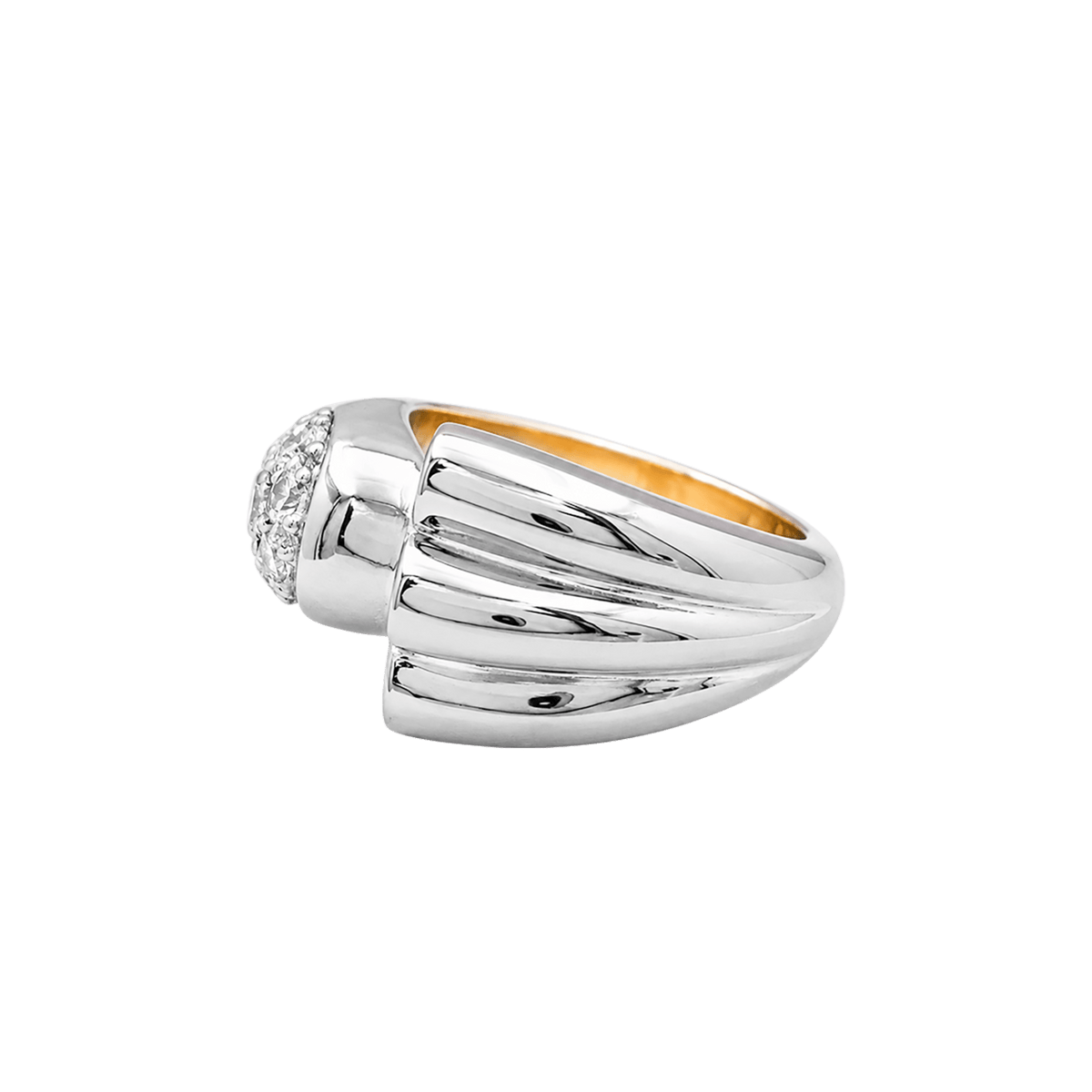 Bague vintage en or blanc et diamants.