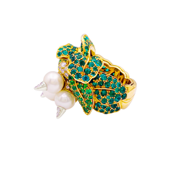 Bague Dior, “Jardins de Milly-la-Forêt”, "Navets", émeraudes, tsavorites, diamants, perles.