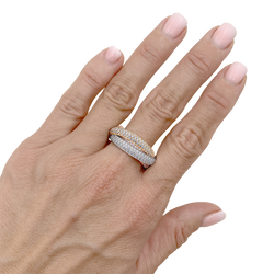 Bague Cartier, « Trinity », trois anneaux trois tons d’or et diamants.