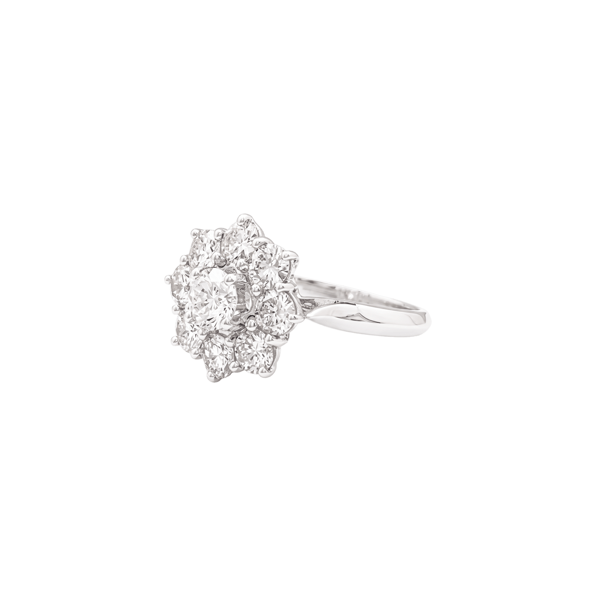 Bague Marguerite en or blanc et platine, sertie de diamants.