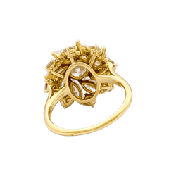Bague Cartier, "Marguerite", diamants central 1,57 carat, or jaune.