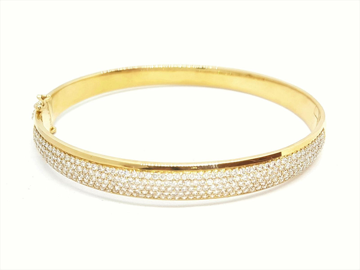 Yellow gold bangle bracelet paved with diamonds