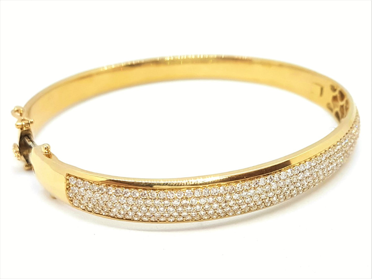 Yellow gold bangle bracelet paved with diamonds