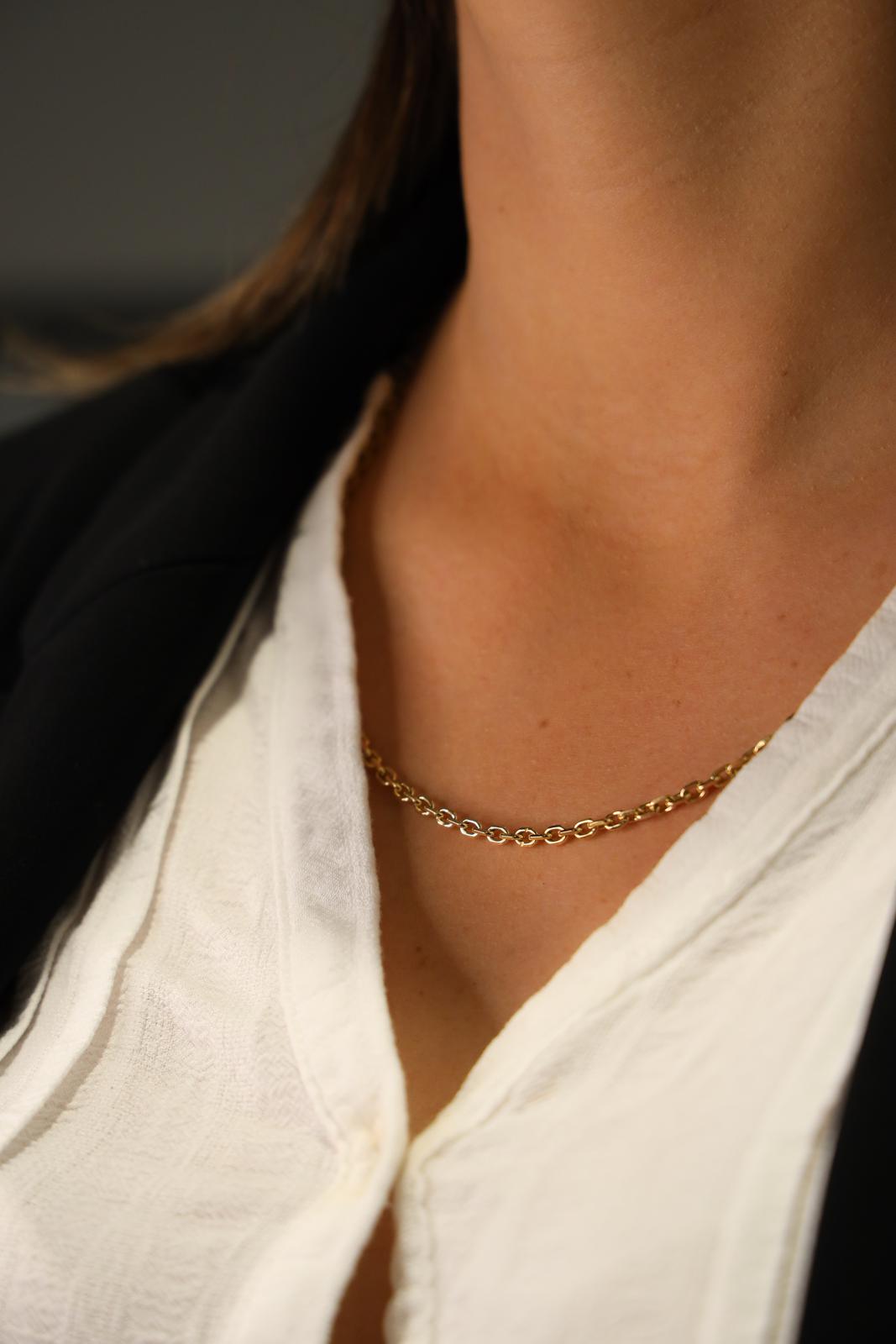 Cable link chain necklace in yellow gold