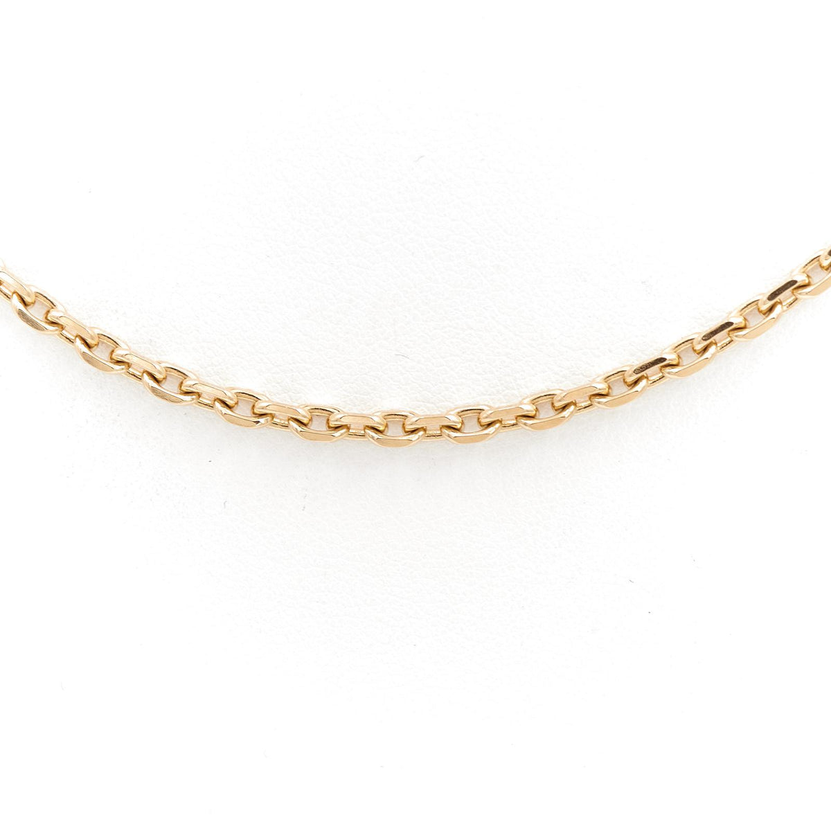 Cable link chain necklace in yellow gold