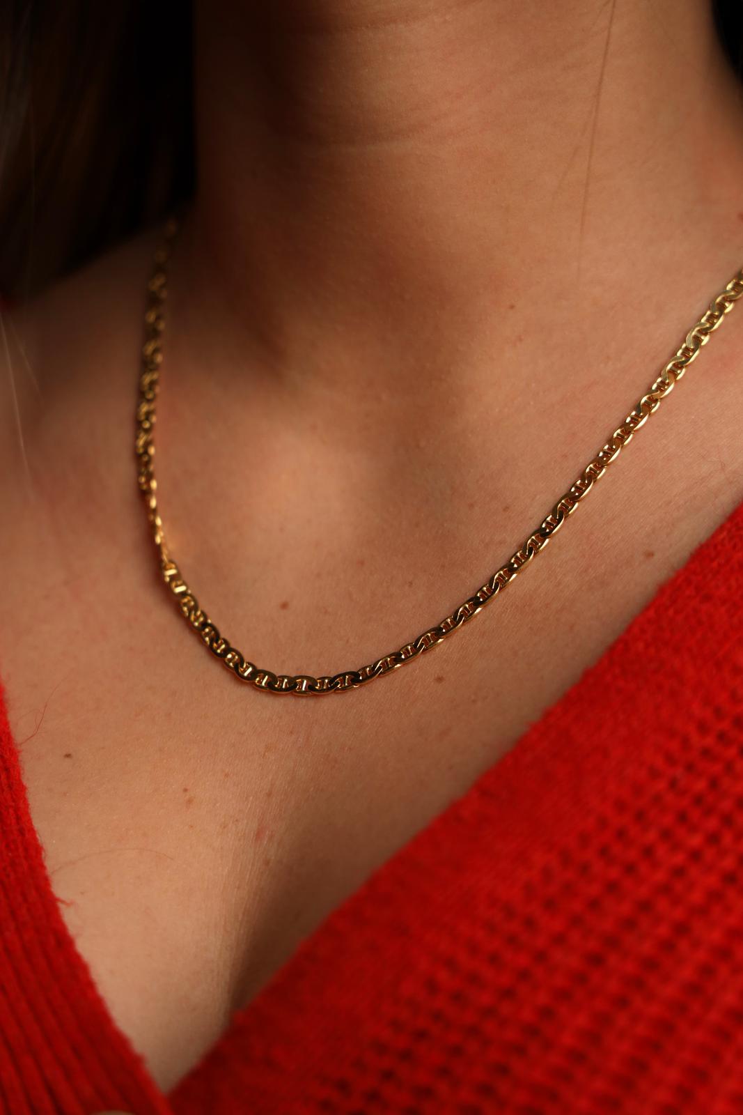 Navy mesh chain necklace in yellow gold