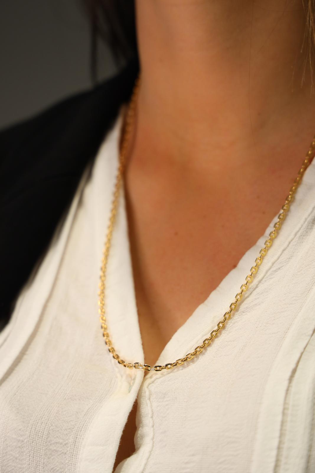Cable link chain necklace in yellow gold