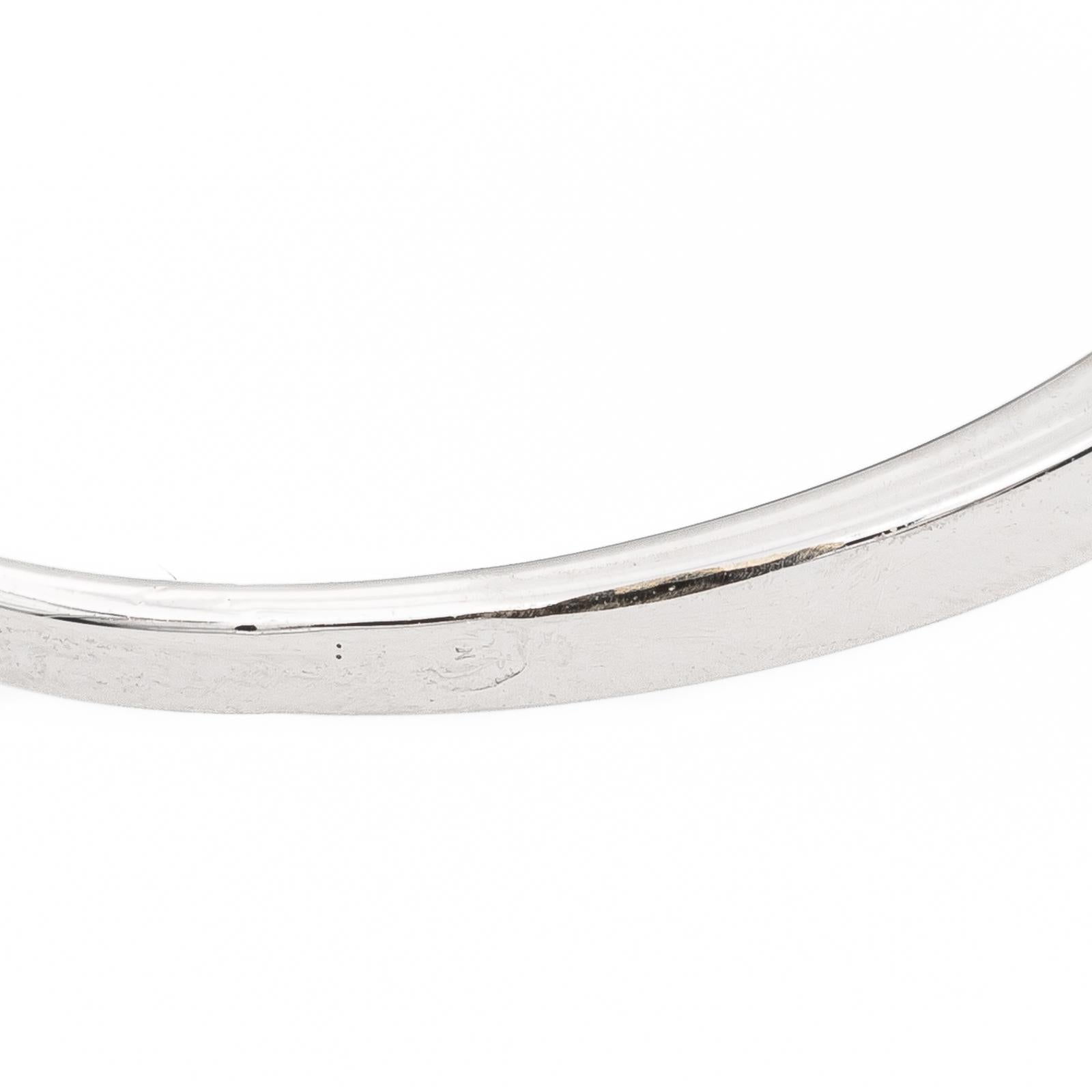 Bague Pompadour en or blanc, diamants et émeraude