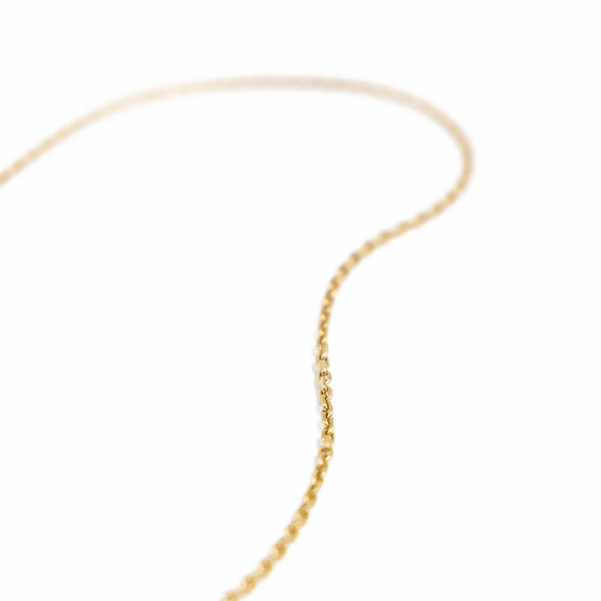Cable link chain necklace in yellow gold