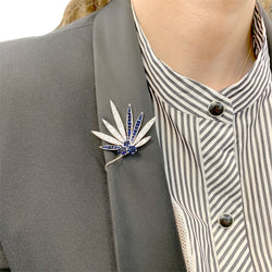 Platinum brooch set with diamonds and sapphires, Circa 1925