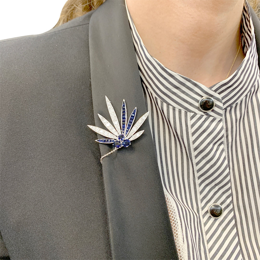 Platinum brooch set with diamonds and sapphires, Circa 1925