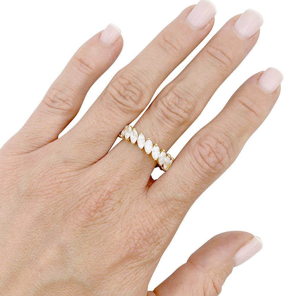 Alliance tour complet or jaune et diamants navettes. - Castafiore