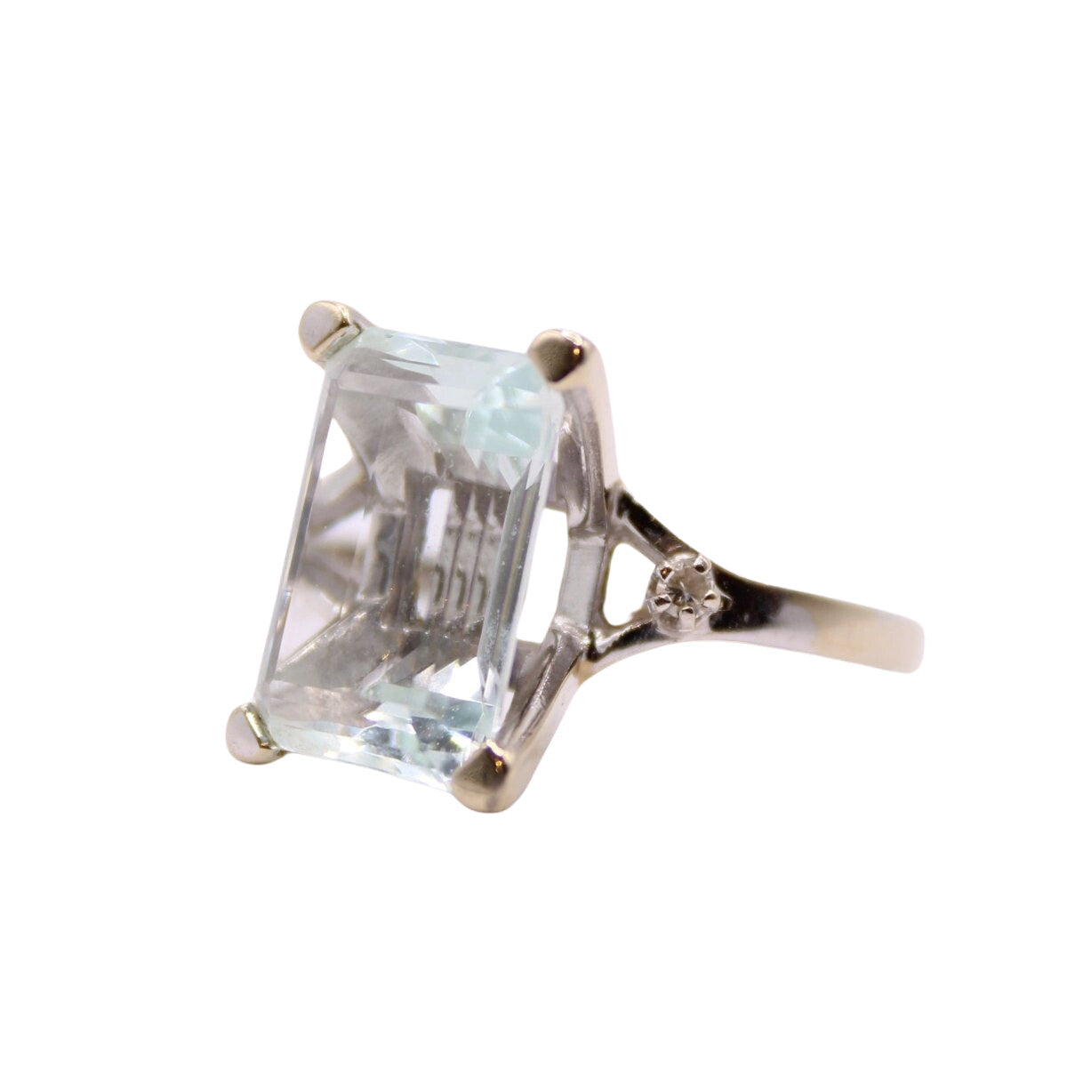 Bague Aigue-Marine rectangle épaulé de diamants sertis sur or blanc - Castafiore