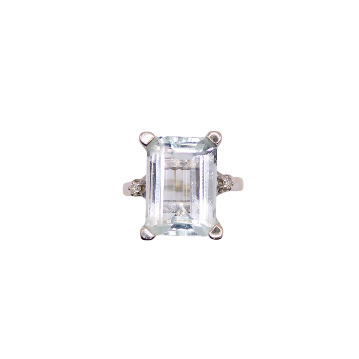 Bague Aigue-Marine rectangle épaulé de diamants sertis sur or blanc - Castafiore