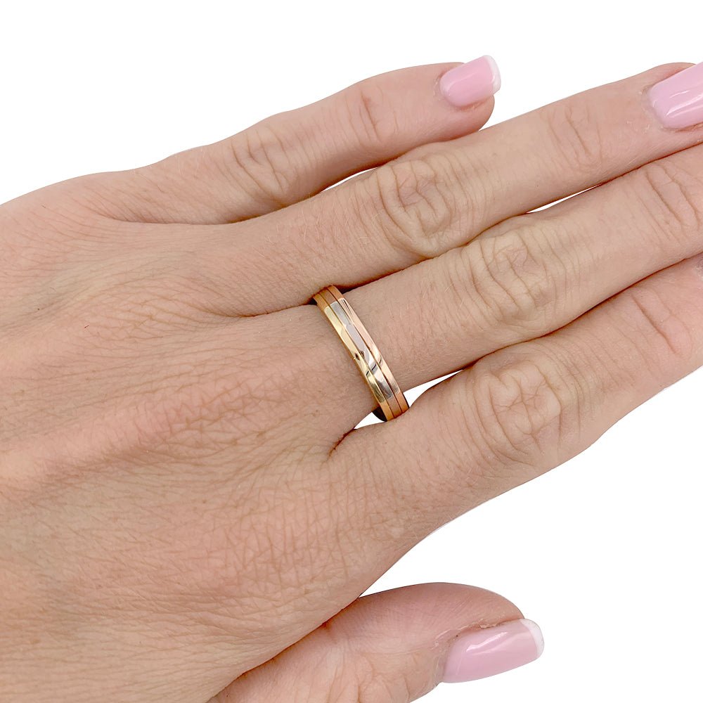 Bague Alliance CARTIER "Vendôme Louis Cartier" en trois ors - Castafiore
