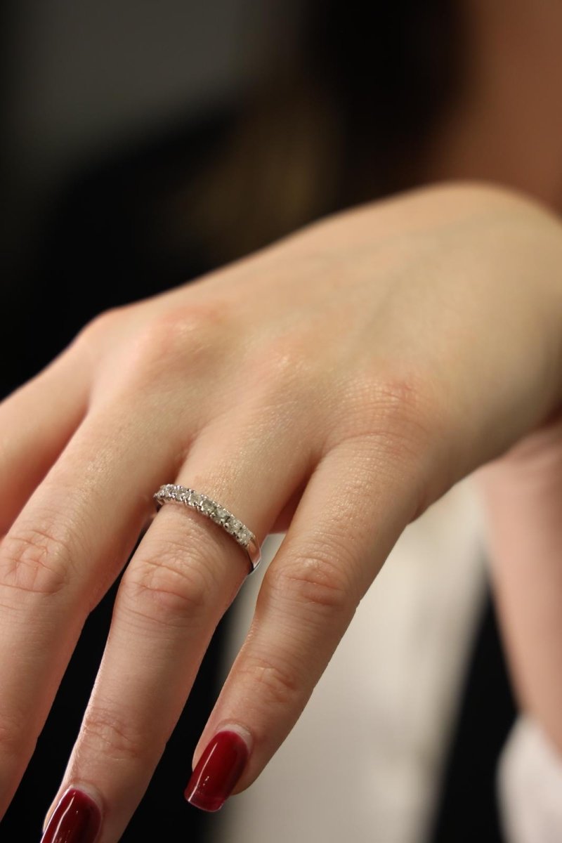 Bague Alliance en or blanc et diamants - Castafiore