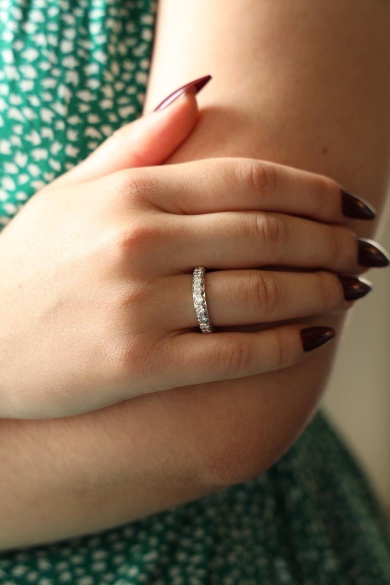 Bague Alliance en or blanc et diamants - Castafiore