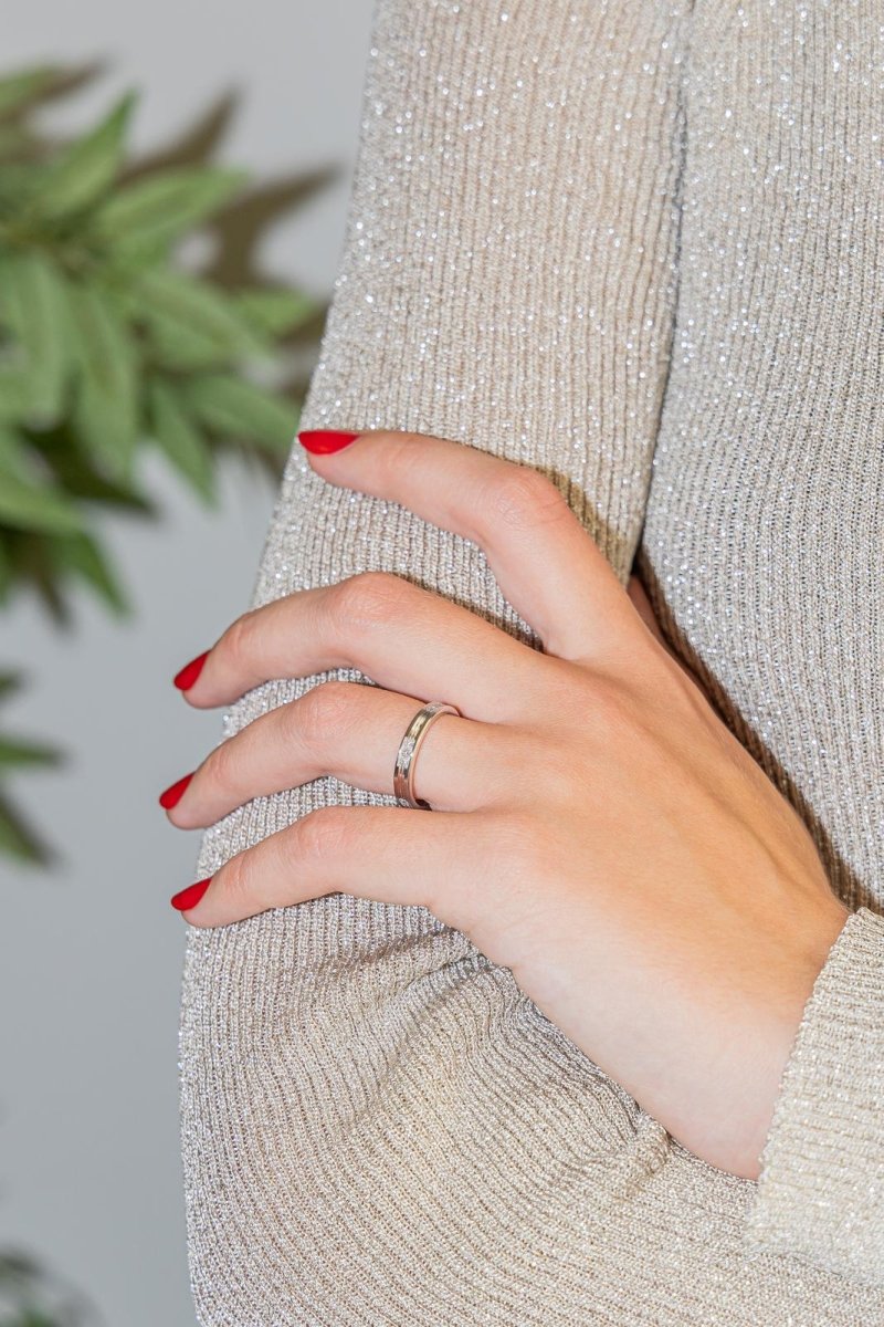 Bague Alliance en or blanc et diamants - Castafiore