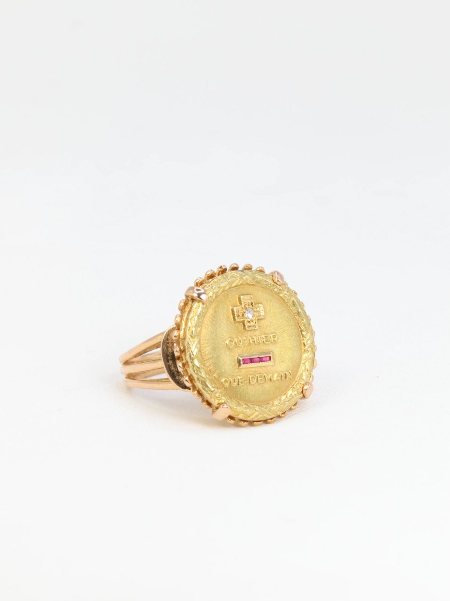 Gold diamond and ruby Augis Plus hier Moins demain love ring