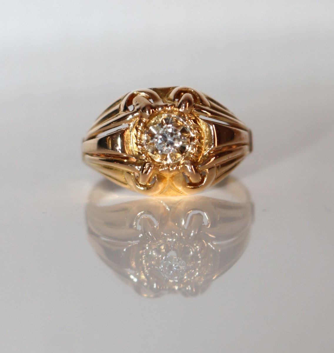 Bague Années 40 Godronnée Et Ajourée - Castafiore