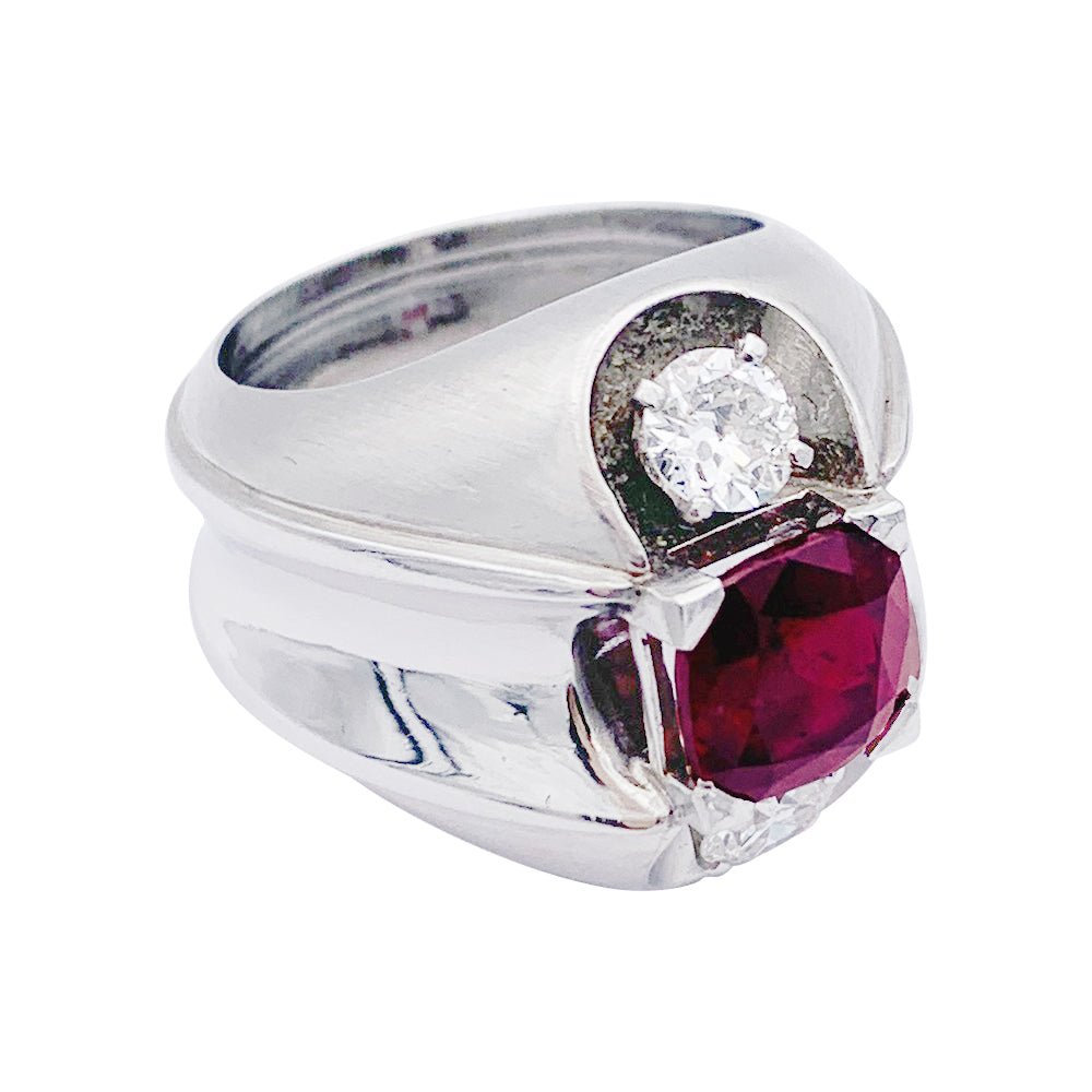 Bague Art Déco BOUCHERON en platine, rubis, diamants. - Castafiore