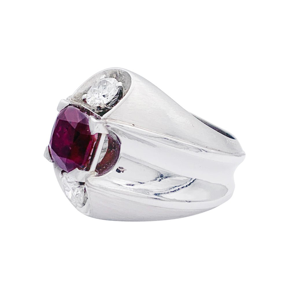 Bague Art Déco BOUCHERON en platine, rubis, diamants. - Castafiore