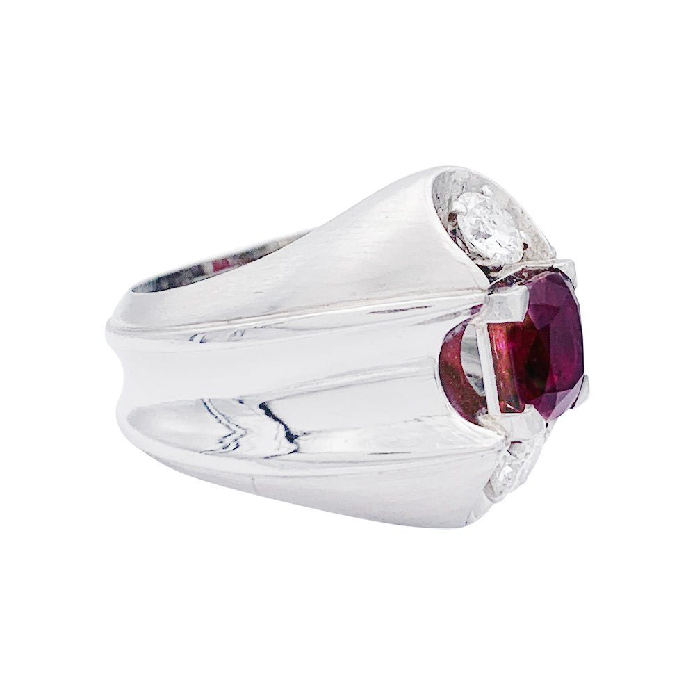 Bague Art Déco BOUCHERON en platine, rubis, diamants. - Castafiore