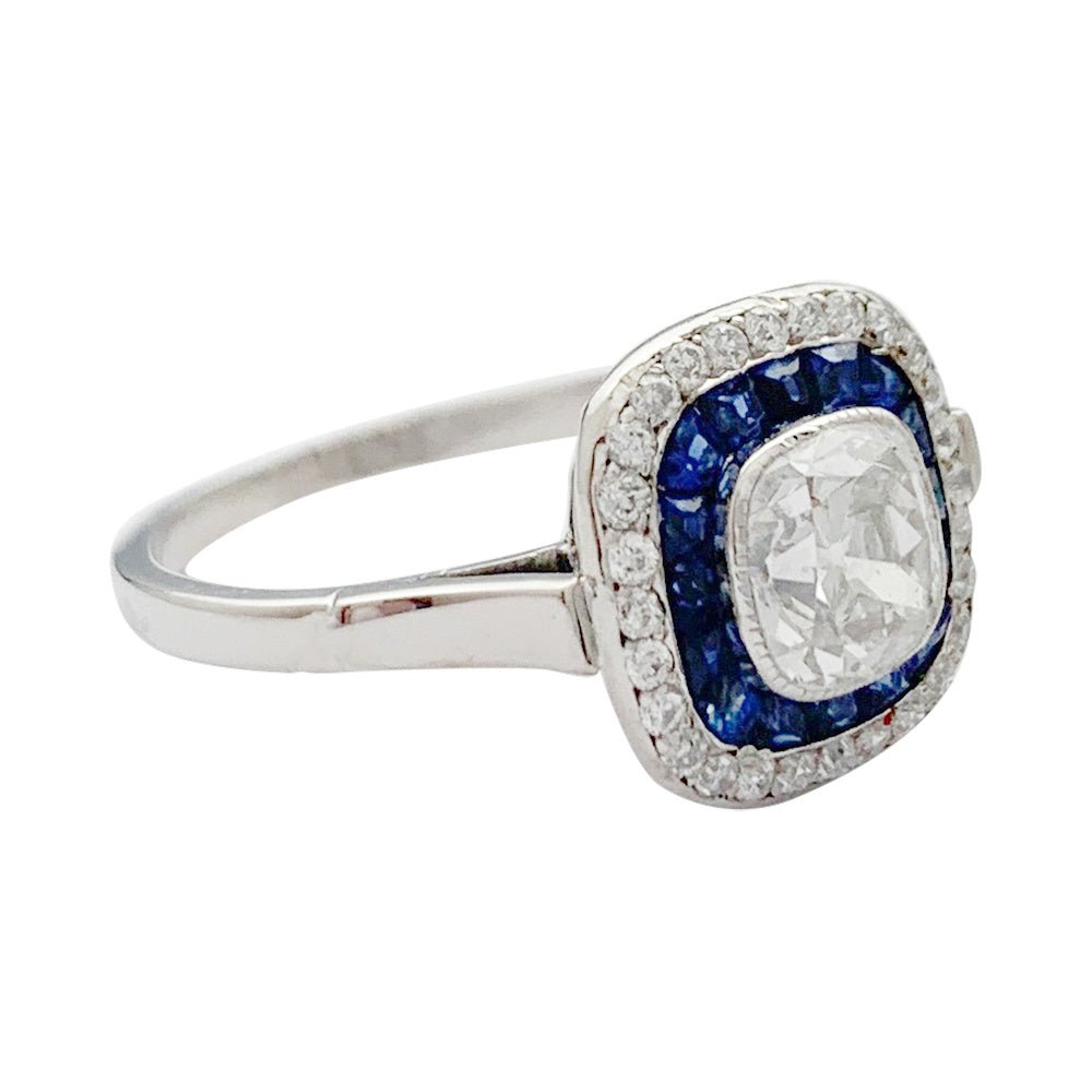 Bague Art déco, diamant coussin, saphirs calibrés - Castafiore
