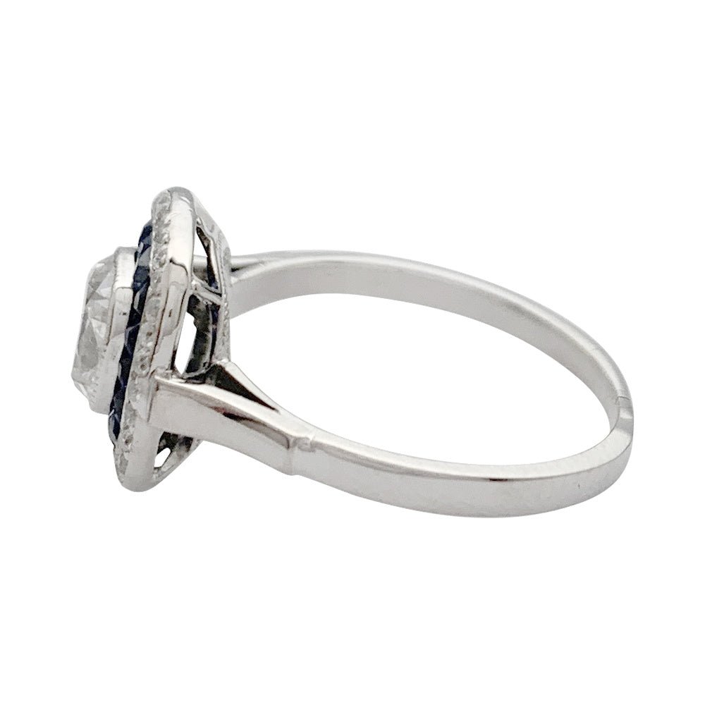 Bague Art déco, diamant coussin, saphirs calibrés - Castafiore