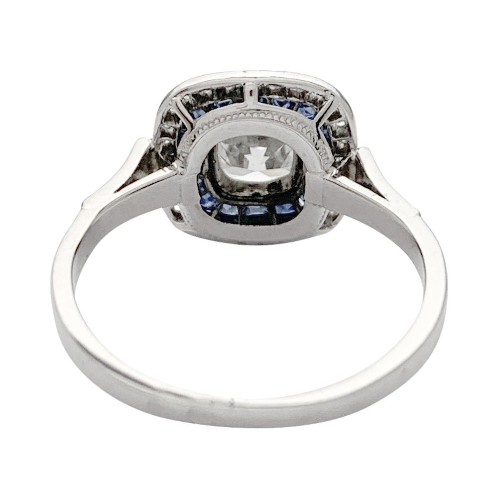Bague Art déco, diamant coussin, saphirs calibrés - Castafiore