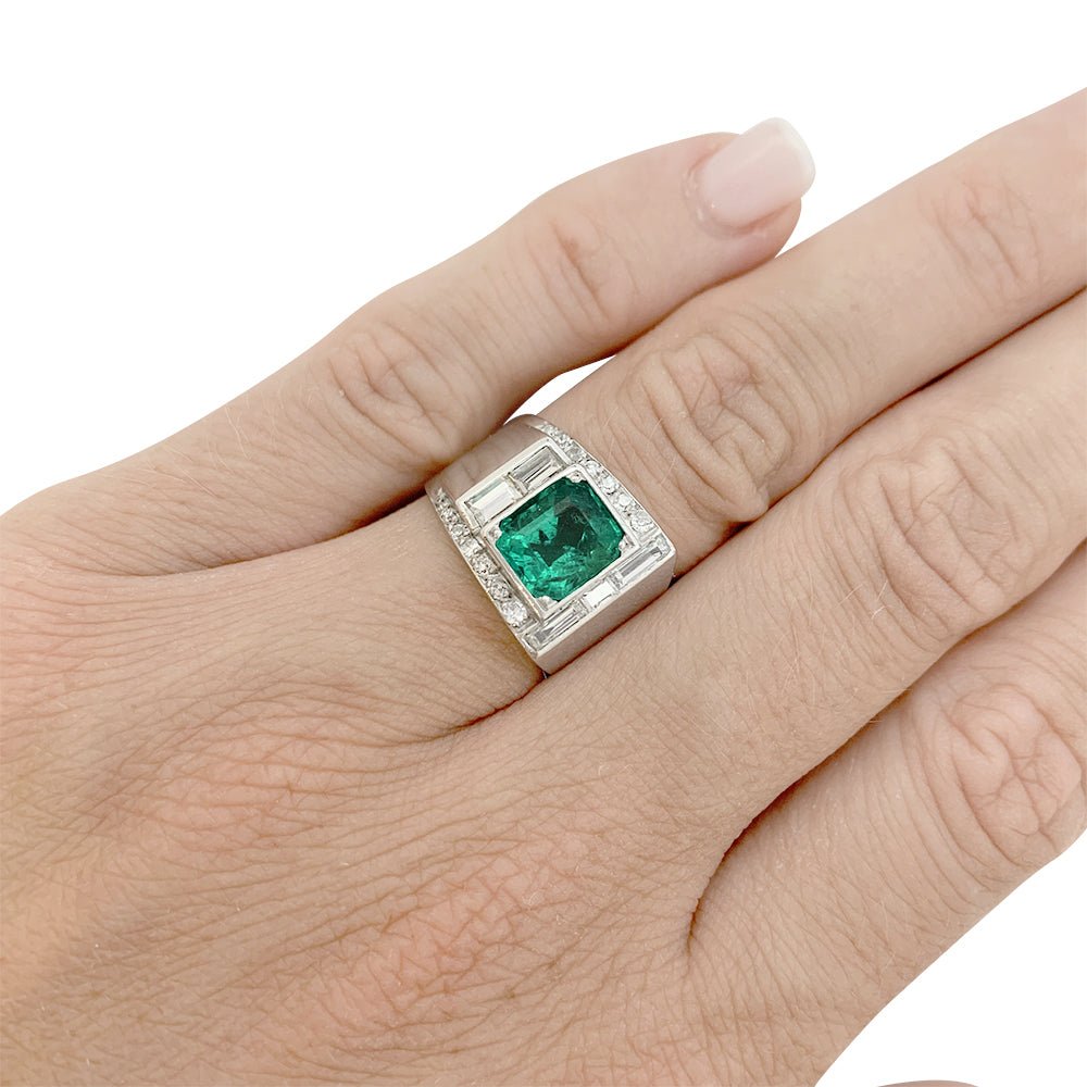 Bague Art Déco en platine, émeraude et diamants - Castafiore