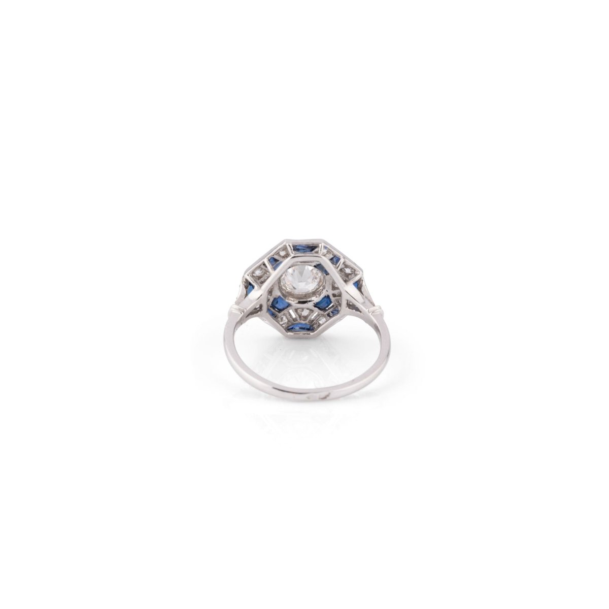 Bague Art Déco Platine, Diamants et Saphirs Calibrés - Castafiore