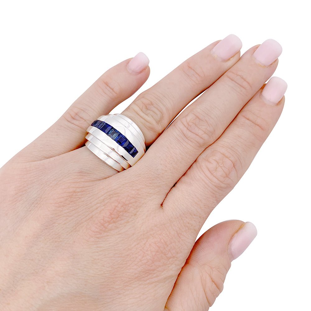 Bague Art déco, platine, saphirs calibrés. - Castafiore